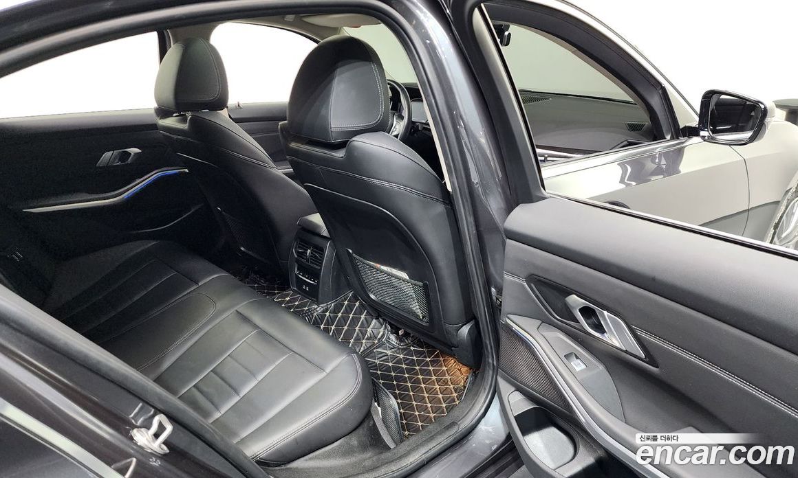 BMW 3-Series i320 Luxury