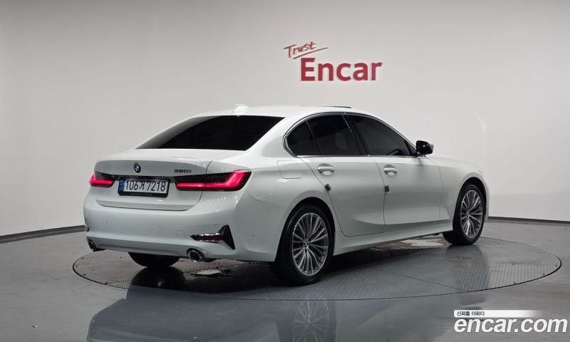 BMW 3-Series i320 Luxury