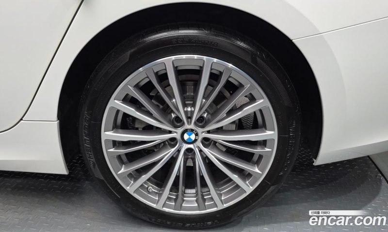 BMW 3-Series i320 Luxury