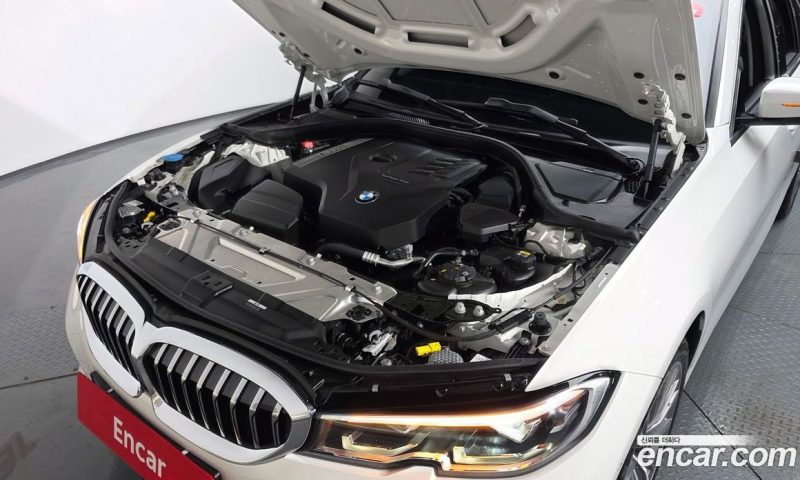 BMW 3-Series i320 Luxury