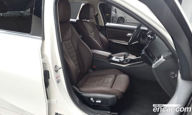 BMW 3-Series i320 Luxury