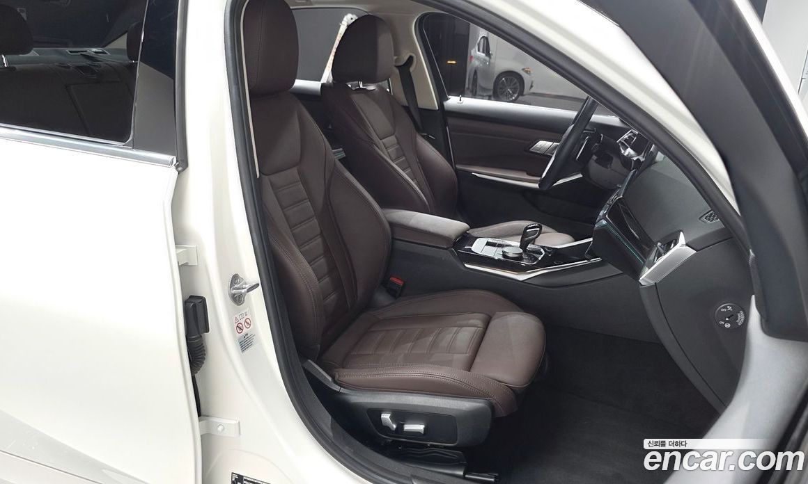 BMW 3-Series i320 Luxury