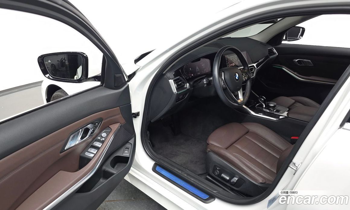 BMW 3-Series i320 Luxury