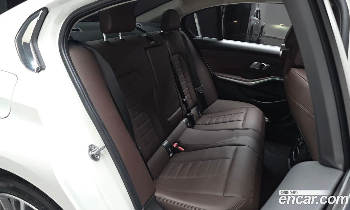 BMW 3-Series i320 Luxury