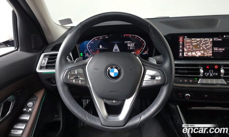 BMW 3-Series i320 Luxury