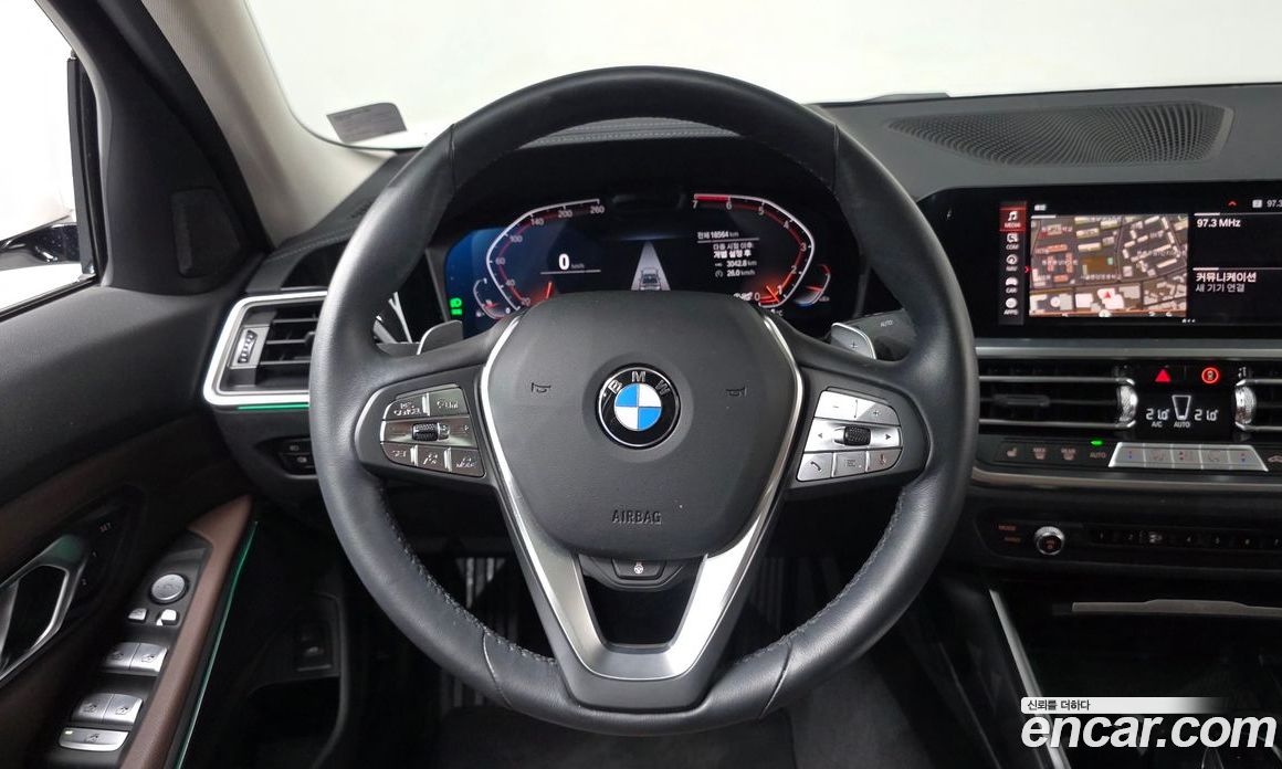 BMW 3-Series i320 Luxury