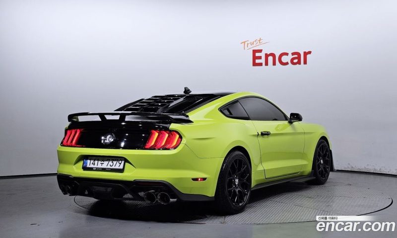Ford Mustang Coupe