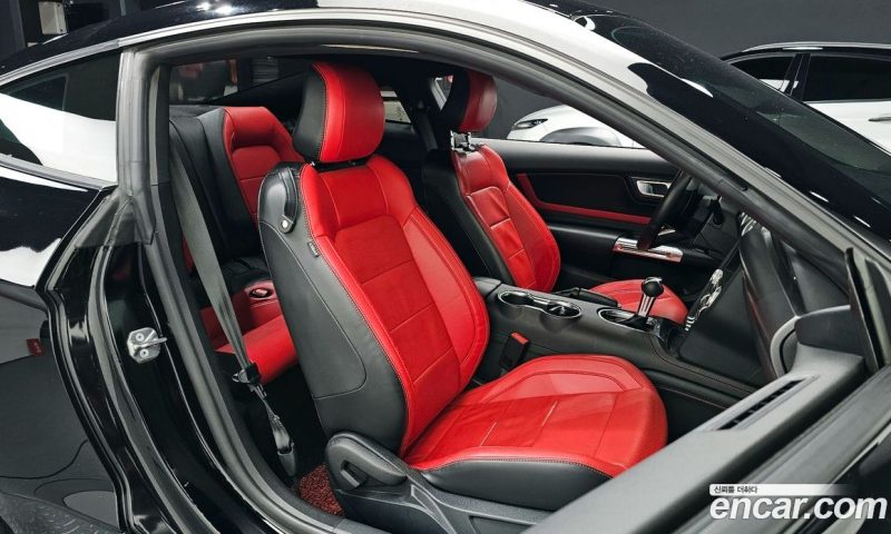 Ford Mustang Coupe