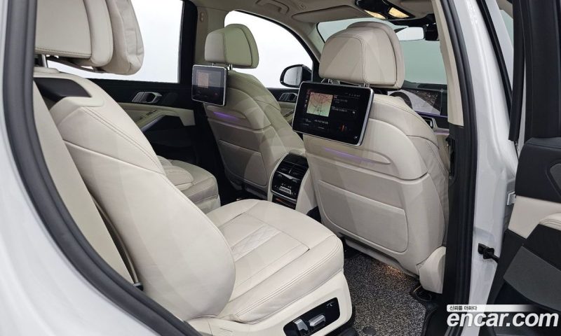 BMW X7 xDrive i40 Design Pure Excellence 6-Seater