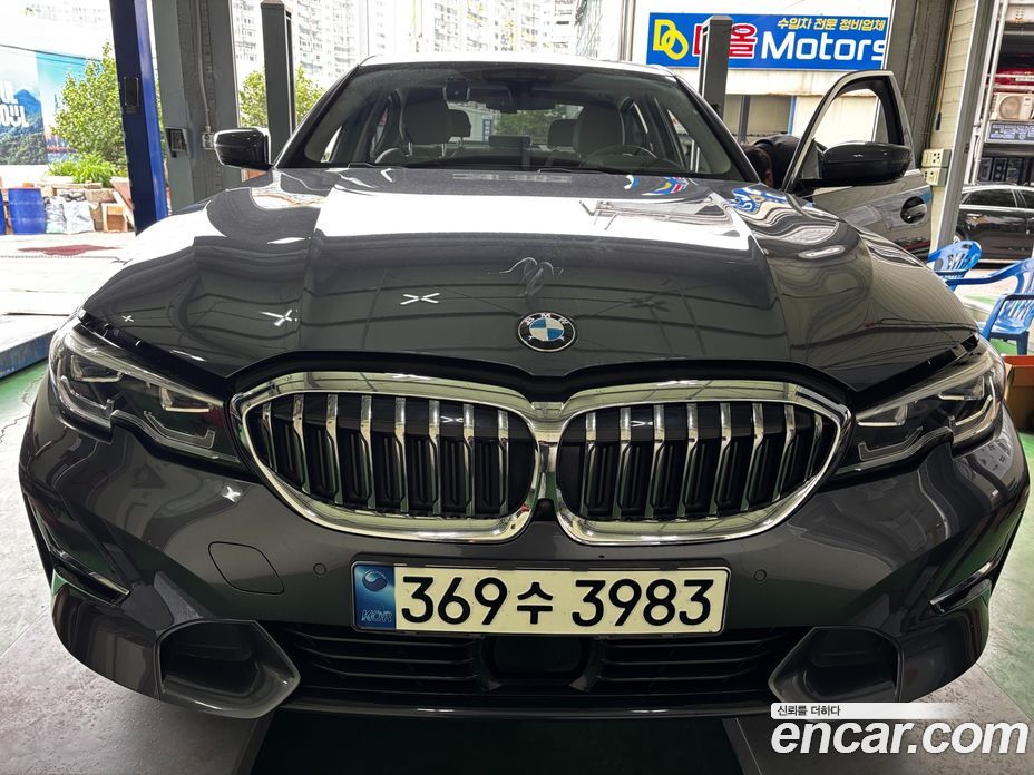 BMW 3-Series i320 Luxury