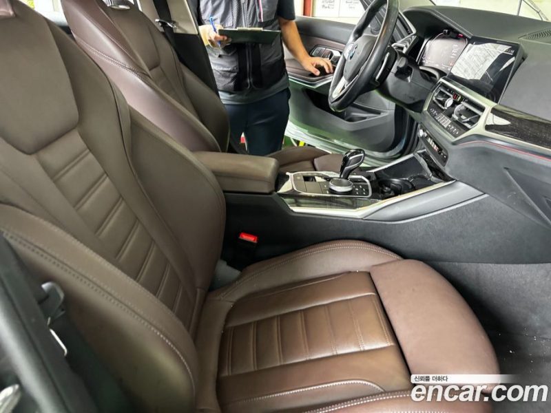 BMW 3-Series i320 Luxury