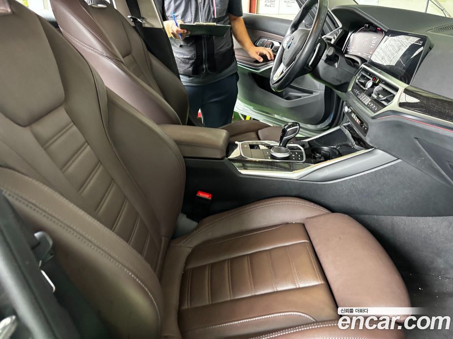 BMW 3-Series i320 Luxury