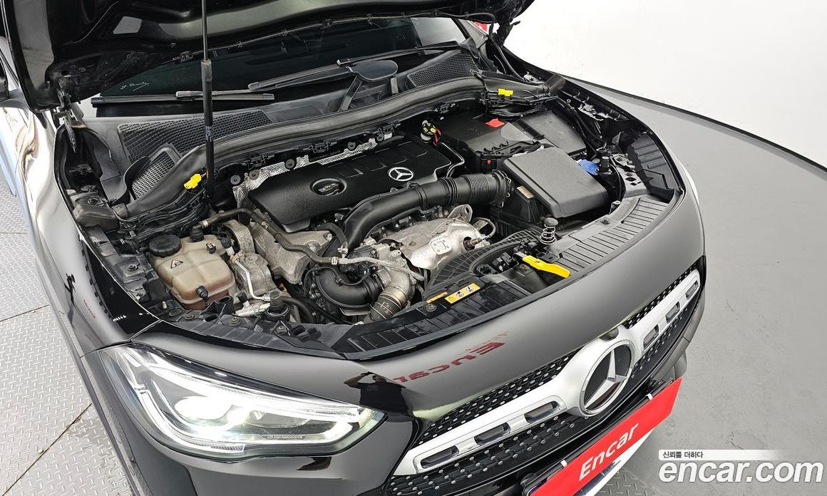 Mercedes Benz GLA-Class GLA250 4MATIC