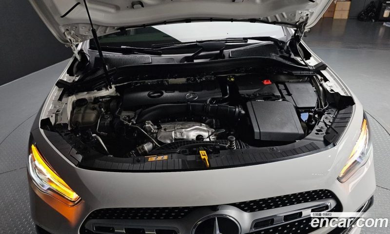 Mercedes Benz GLA-Class GLA250 4MATIC
