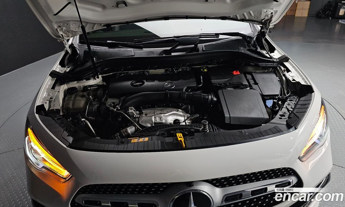 Mercedes Benz GLA-Class GLA250 4MATIC