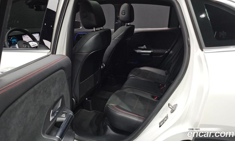 Mercedes Benz GLA-Class GLA250 4MATIC