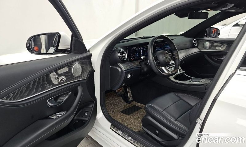 Mercedes Benz E-Class E350 4MATIC AMG Line