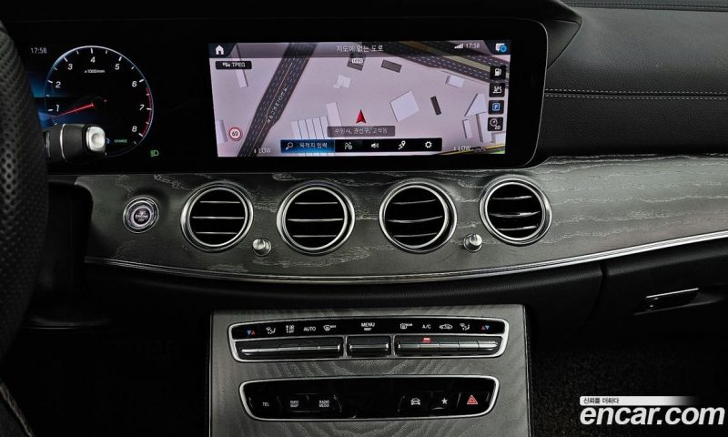 Mercedes Benz E-Class E350 4MATIC AMG Line
