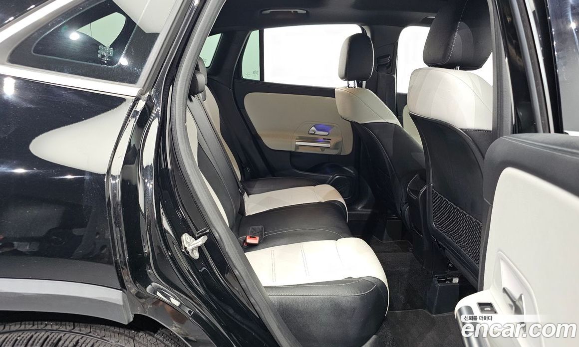 Mercedes Benz GLA-Class GLA250 4MATIC