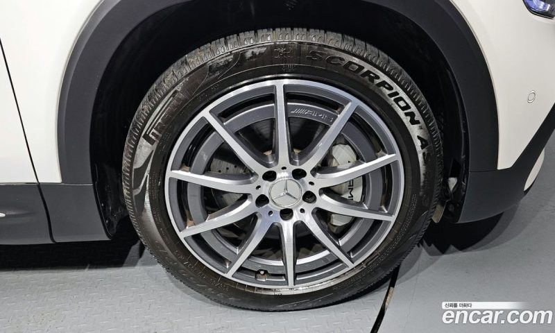 Mercedes Benz GLB-Class AMG GLB35 4MATIC