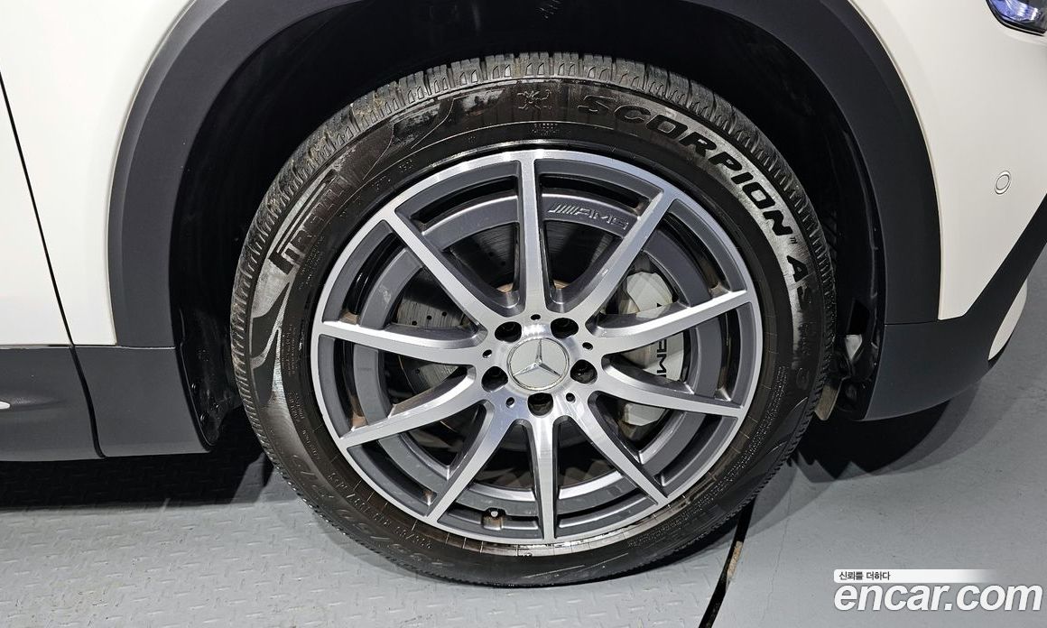Mercedes Benz GLB-Class AMG GLB35 4MATIC