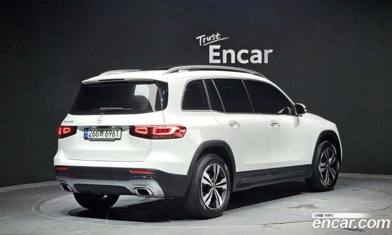 Mercedes Benz GLB-Class GLB220