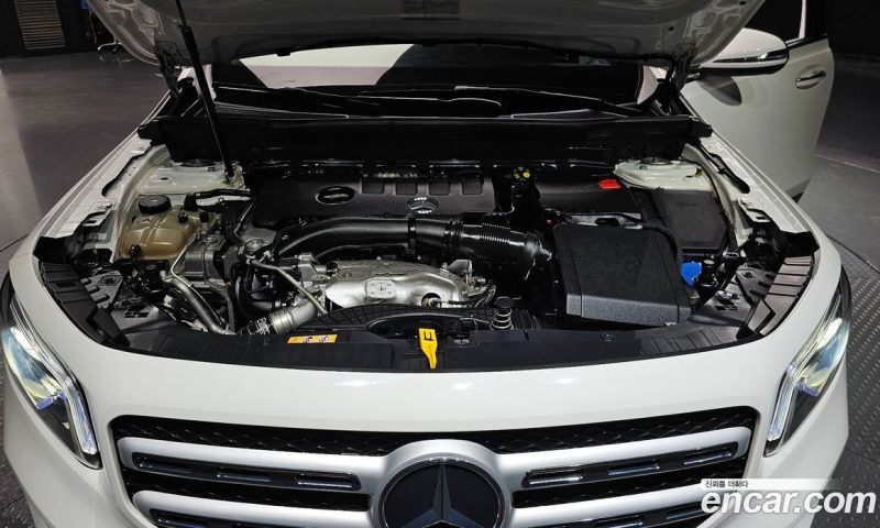 Mercedes Benz GLB-Class GLB220