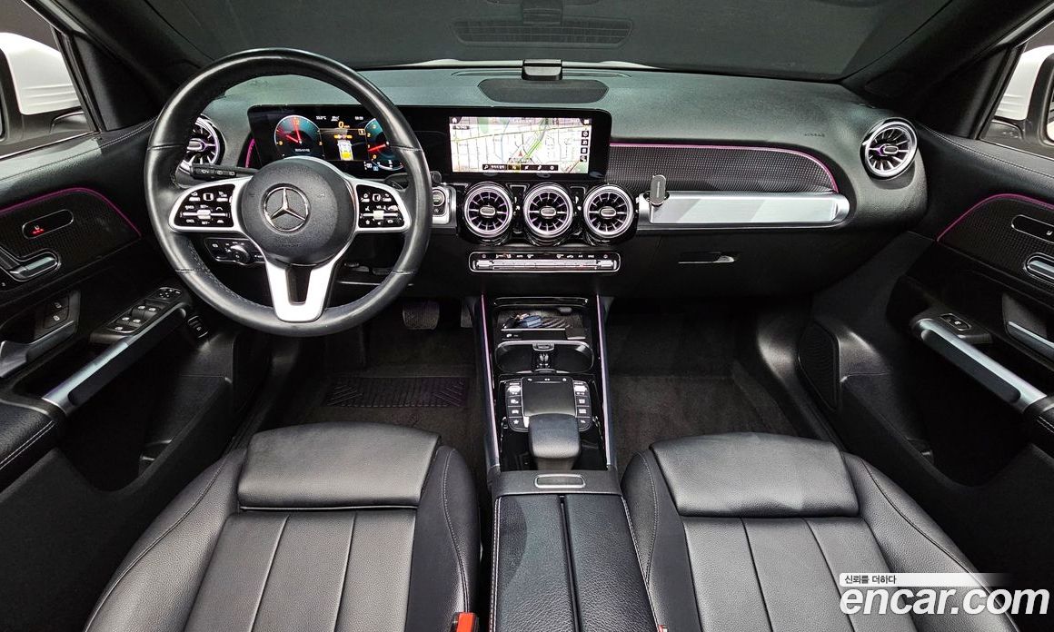Mercedes Benz GLB-Class GLB220
