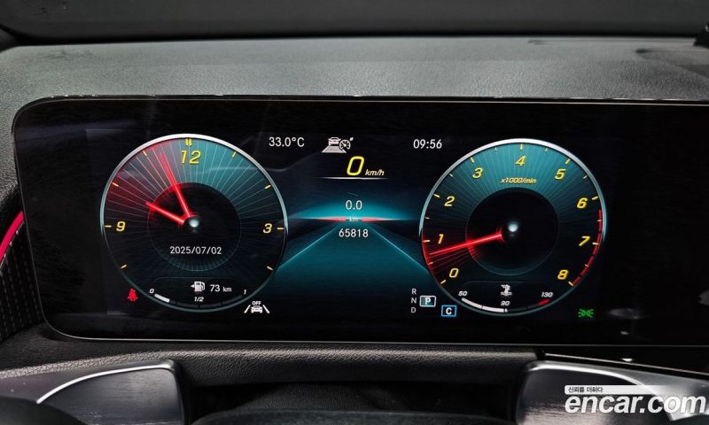 Mercedes Benz GLB-Class GLB220
