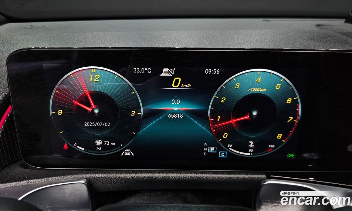 Mercedes Benz GLB-Class GLB220