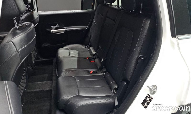 Mercedes Benz GLB-Class GLB220