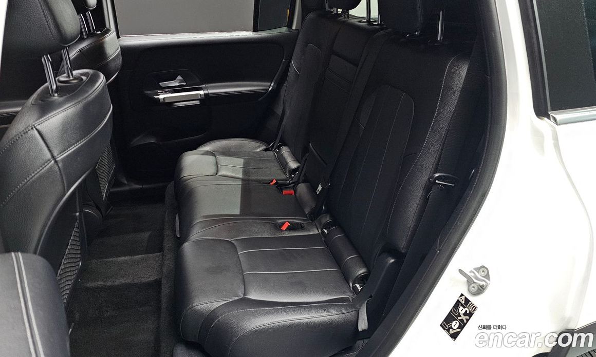 Mercedes Benz GLB-Class GLB220