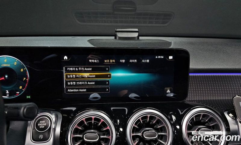 Mercedes Benz GLB-Class GLB220