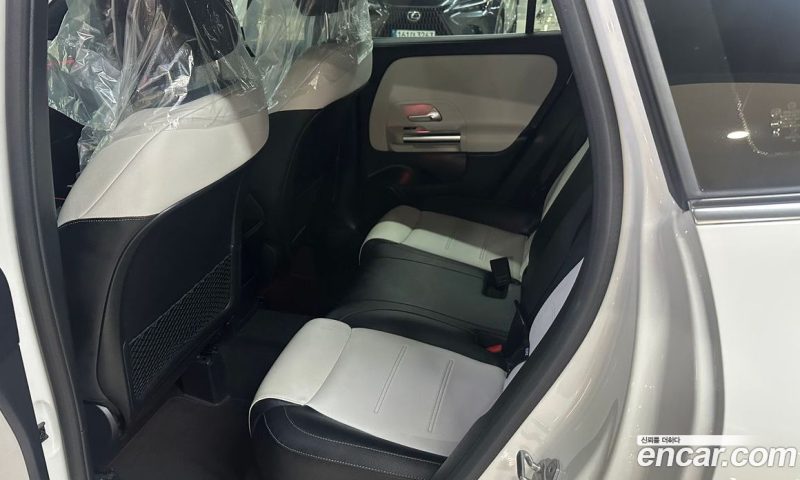 Mercedes Benz GLA-Class GLA250 4MATIC