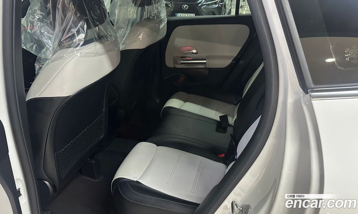 Mercedes Benz GLA-Class GLA250 4MATIC