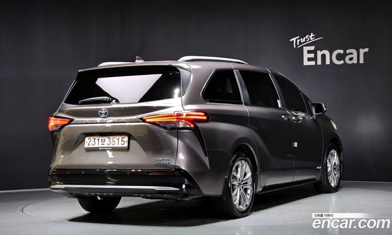 Toyota Sienna 2.5 Hybrid 2WD