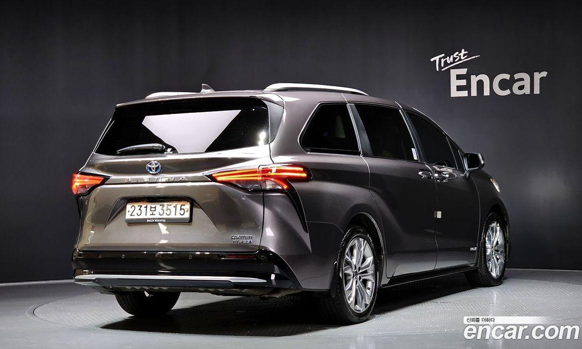 Toyota Sienna 2.5 Hybrid 2WD