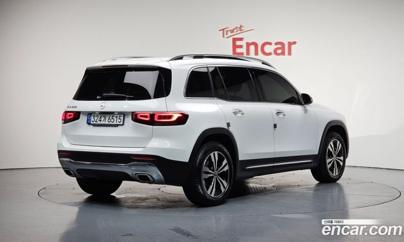 Mercedes Benz GLB-Class GLB220