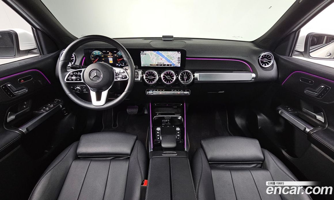 Mercedes Benz GLB-Class GLB220