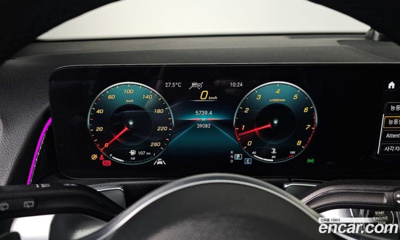 Mercedes Benz GLB-Class GLB220