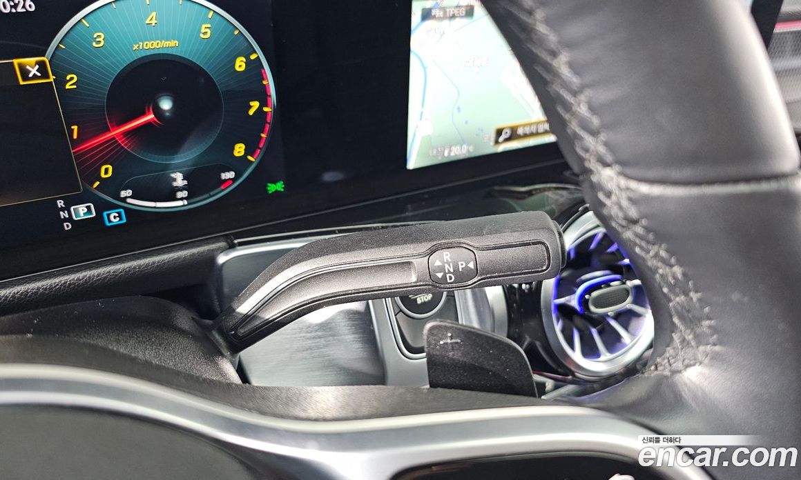 Mercedes Benz GLB-Class GLB220