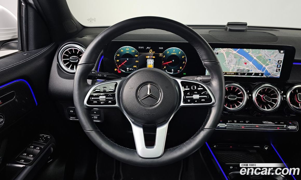 Mercedes Benz GLB-Class GLB220
