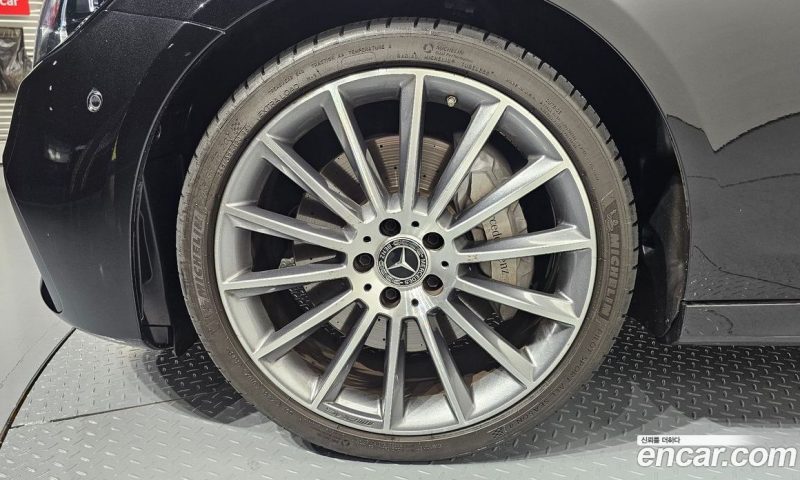Mercedes Benz E-Class E350 4MATIC AMG Line