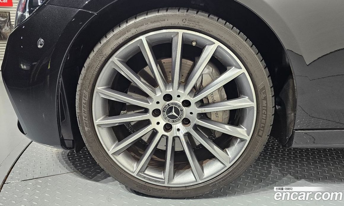 Mercedes Benz E-Class E350 4MATIC AMG Line