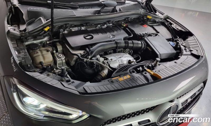 Mercedes Benz GLA-Class GLA250 4MATIC