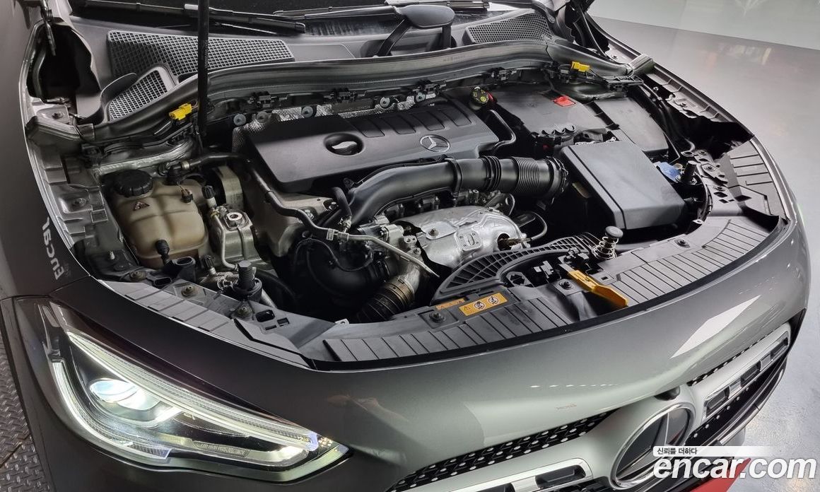 Mercedes Benz GLA-Class GLA250 4MATIC
