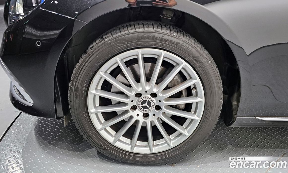 Mercedes Benz E-Class E220d 4MATIC Exclusive