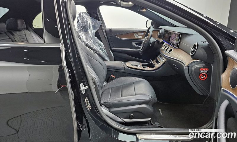 Mercedes Benz E-Class E220d 4MATIC Exclusive