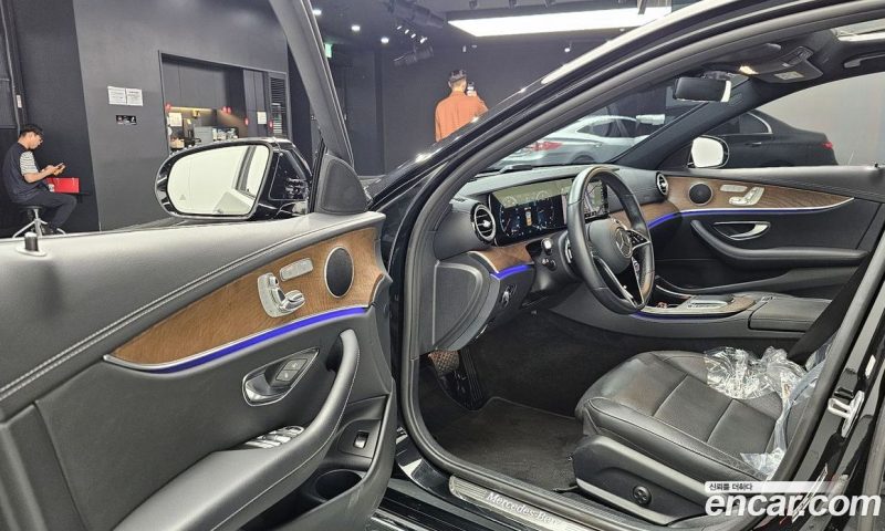 Mercedes Benz E-Class E220d 4MATIC Exclusive