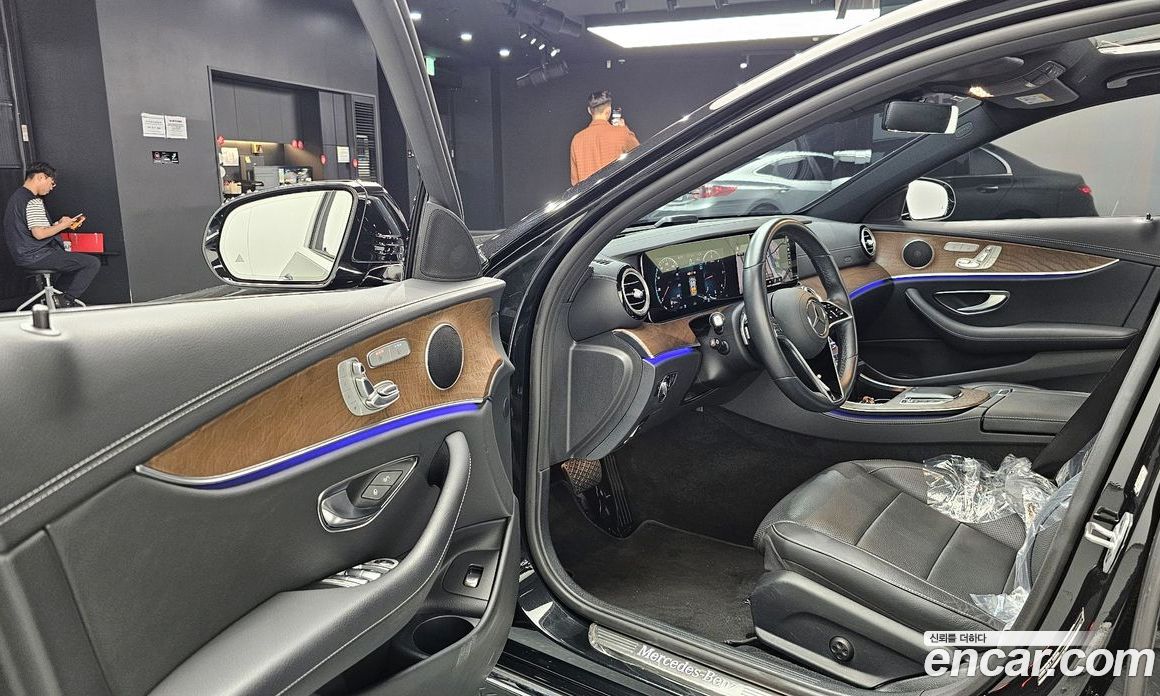 Mercedes Benz E-Class E220d 4MATIC Exclusive